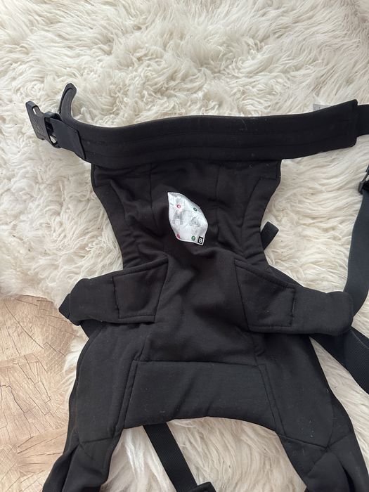 Marsupiu/sistem de purtare pentru bebelusi Ergobaby Embrace