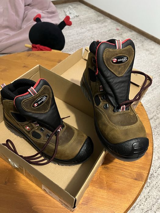 Bocanci bombeu sixton noi.