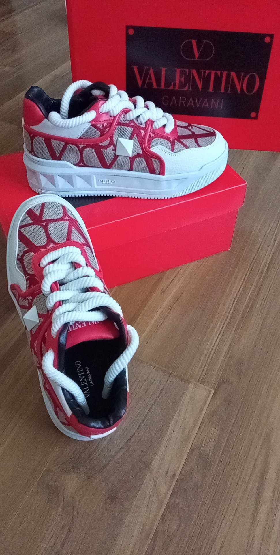 Adidasi valentino  36-40