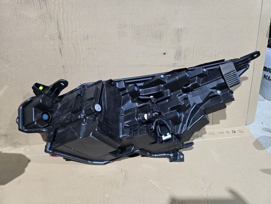 Far stinga dreapta complet toyota chr II 2025 full led