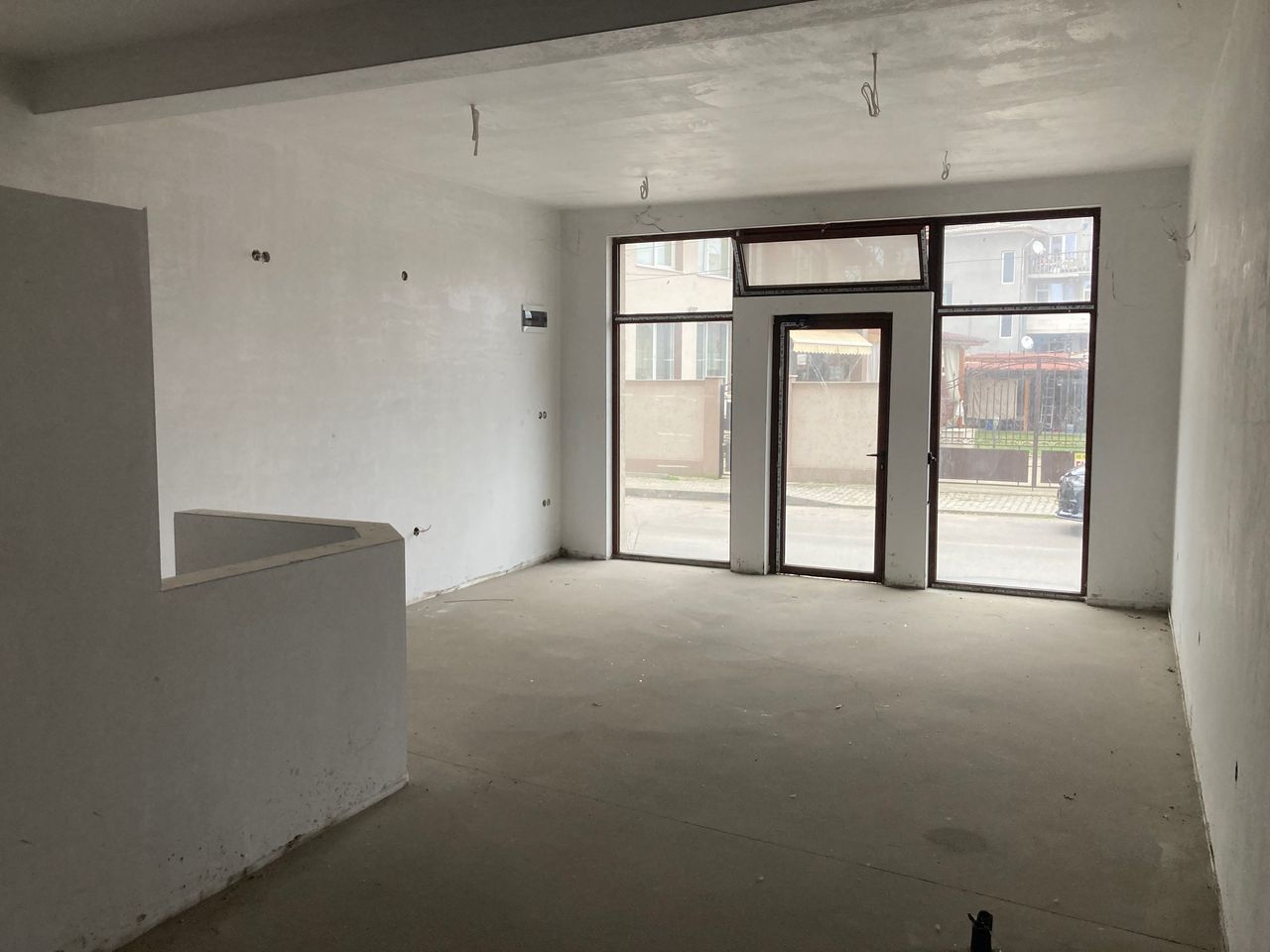 Дава се под наем Магазин в Свиленград - 50 кв.м за 255 € - Снимка #3