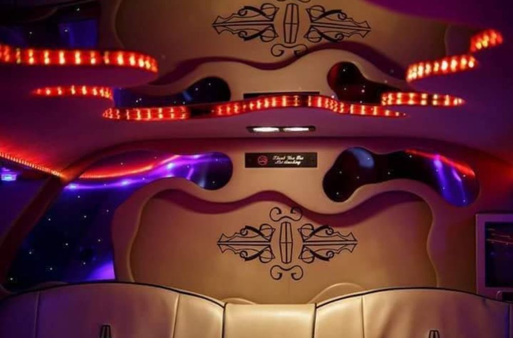 Vând Limuzina Town Car