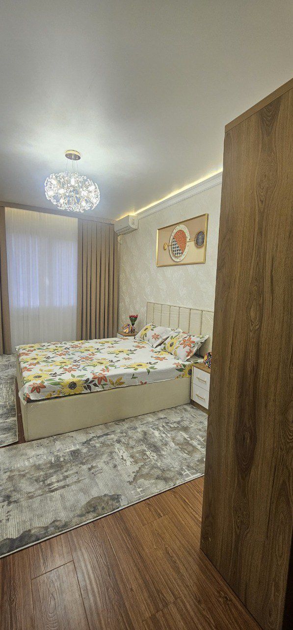 .Зеркалка 3хона килинган 3чи кулай этаж 7квартал метро Новза мебельтех