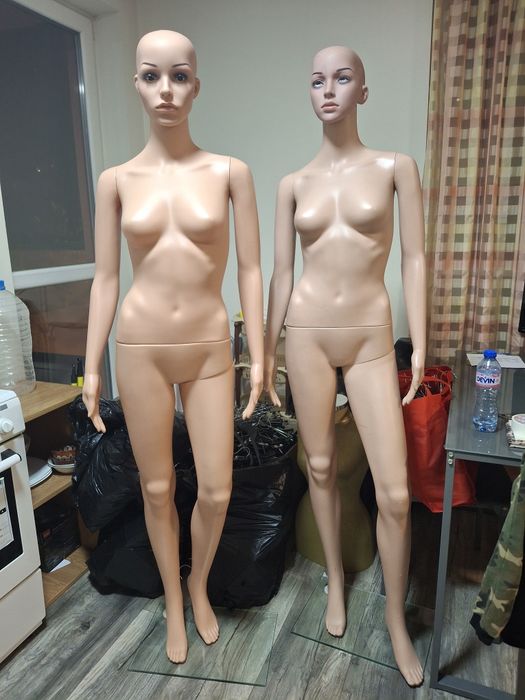 Манекени за витрина,закачалки и торсове