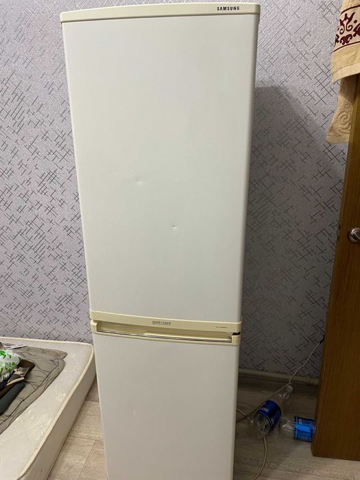 Продам холодильник "Самсунг".