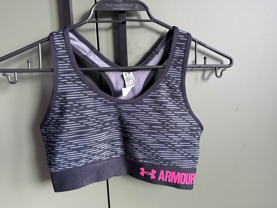 Under armour спортни бюстиета