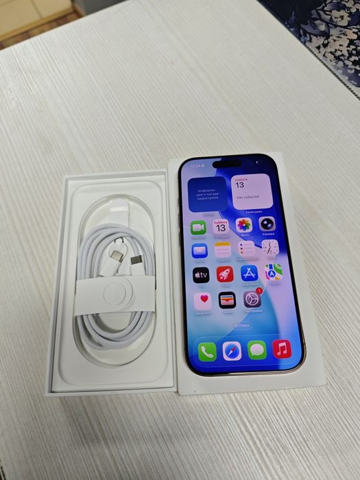 Apple iPhone 16 Pro 256Gb золотистый