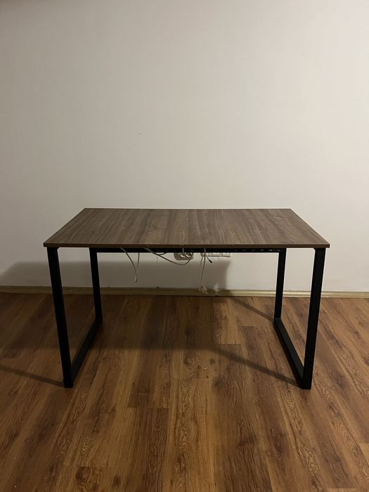 Birou modern, cadru metalic si blat lemn- conditie foarte buna