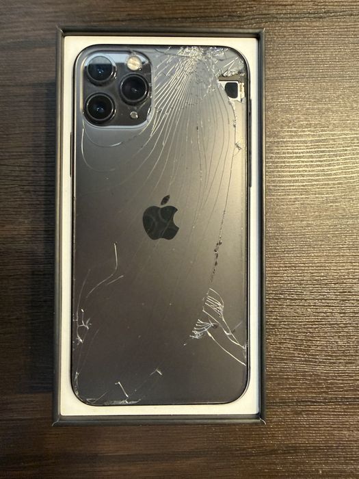 iPhone 11 Pro 256GB, работает отлично!