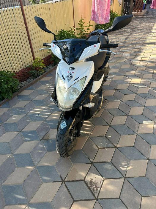 Vand scuter kymco super 8 de 50 cm!