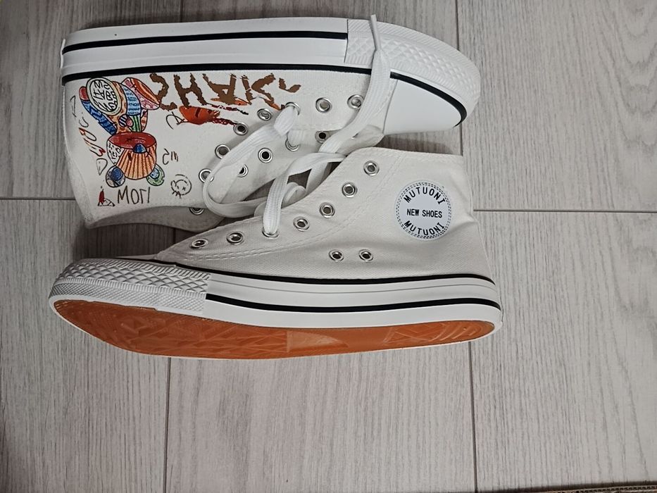 Продаются кеды конверсы