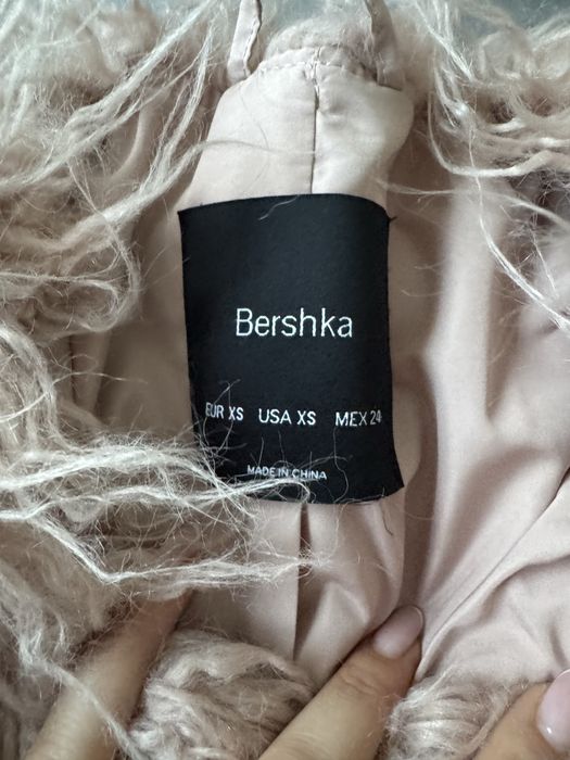 Яке Bershka с косми