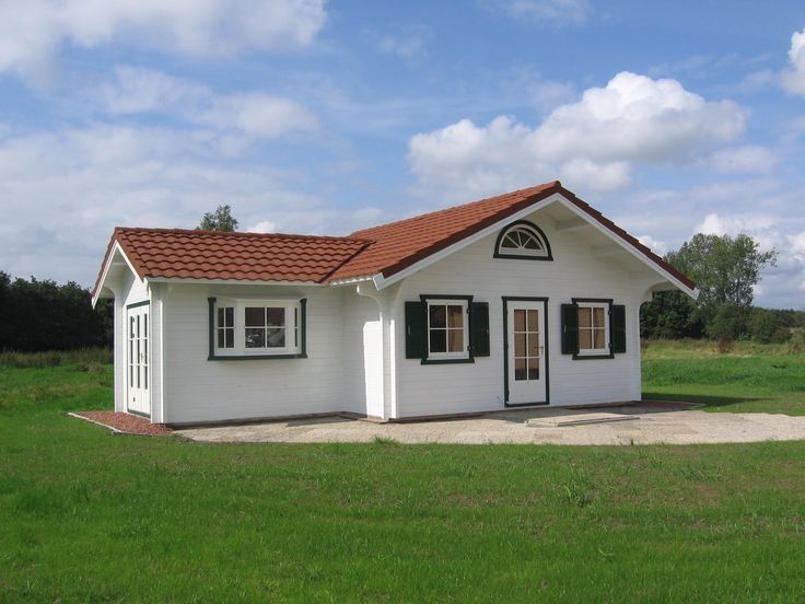 Vand case pe structura metalica invelite cu panouri sandwich