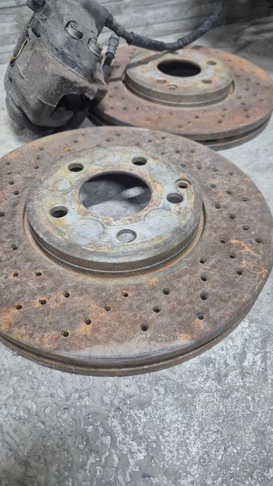 Суппорт и диск мерседес