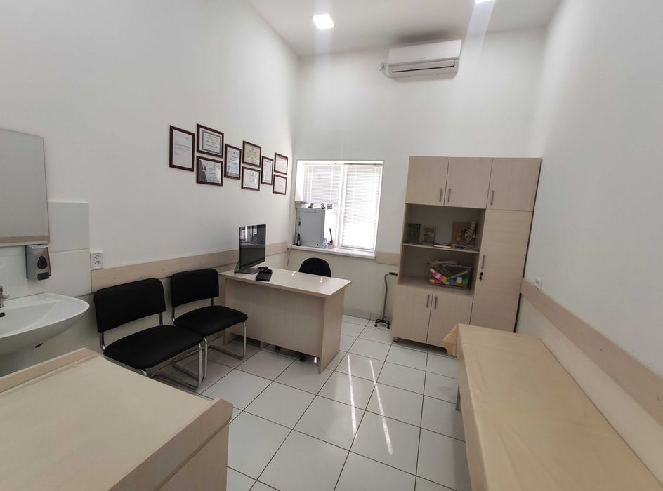 Продам действующая мед.клиника, 10 комнат 145 кв.м..