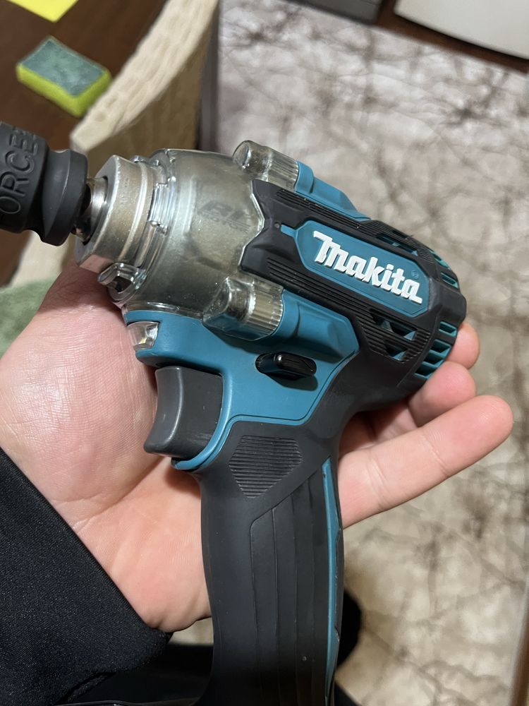 Makita DTW301RTJ Ударен гайковер