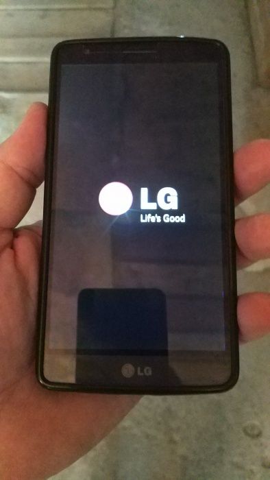 Мобильный телефон LG D690