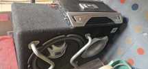 Subwoofer și amplificator JBL
