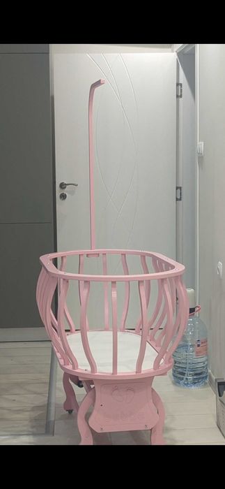 Люлееща бебешка кошара