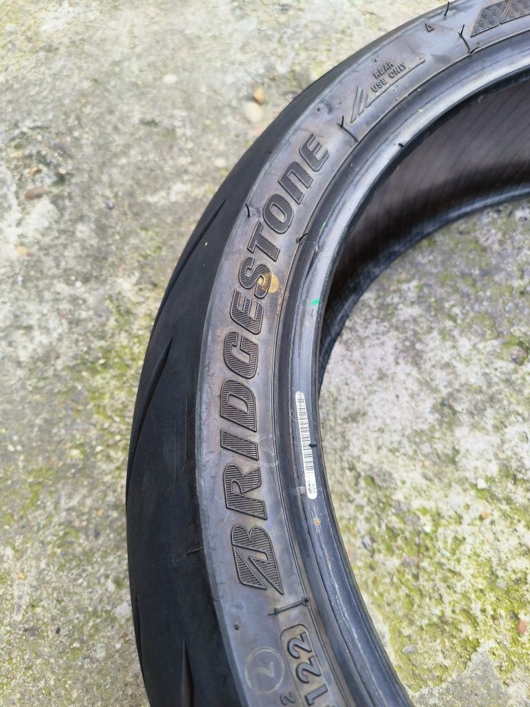 Bridgestone Battlax S21R
210/60/17.