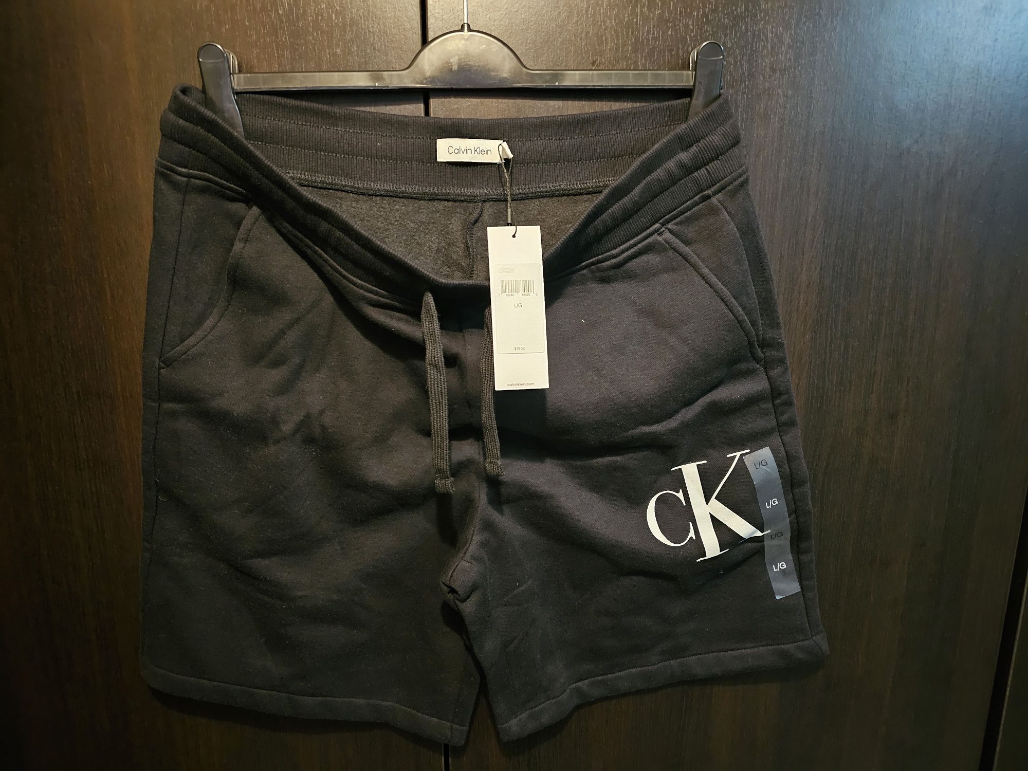 pantaloni scurti