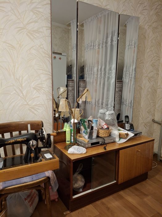 Трельяж (тумбочка с тремя зеркалами