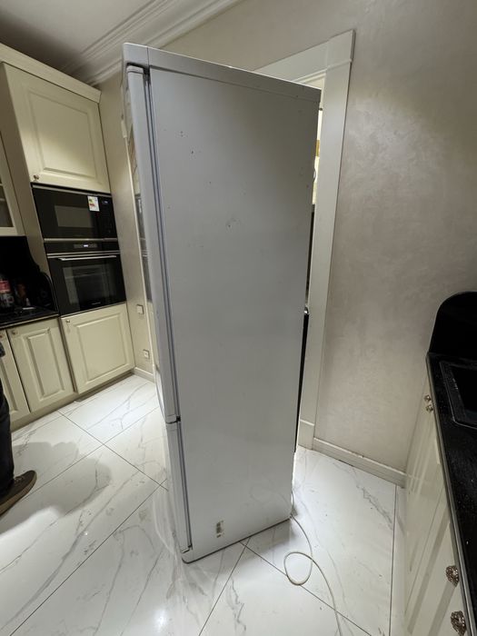 Продаётся холодильних