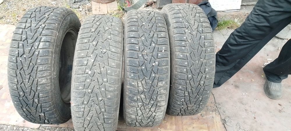 Продам комплект резины на жел.дисках,и защиту двигателя