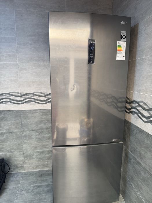 Продается хододильник LG