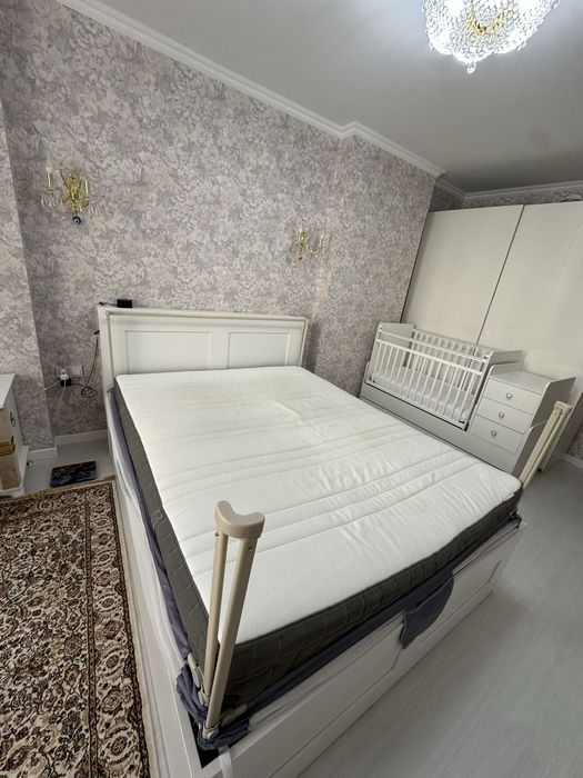 Кровать с матрасом