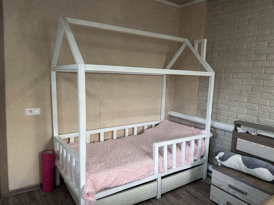Продам детская кровать - домик