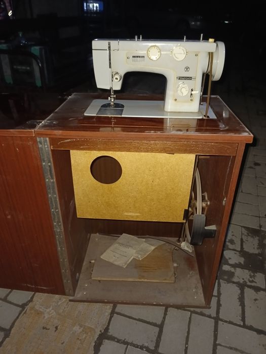 Продам Швейную машинку