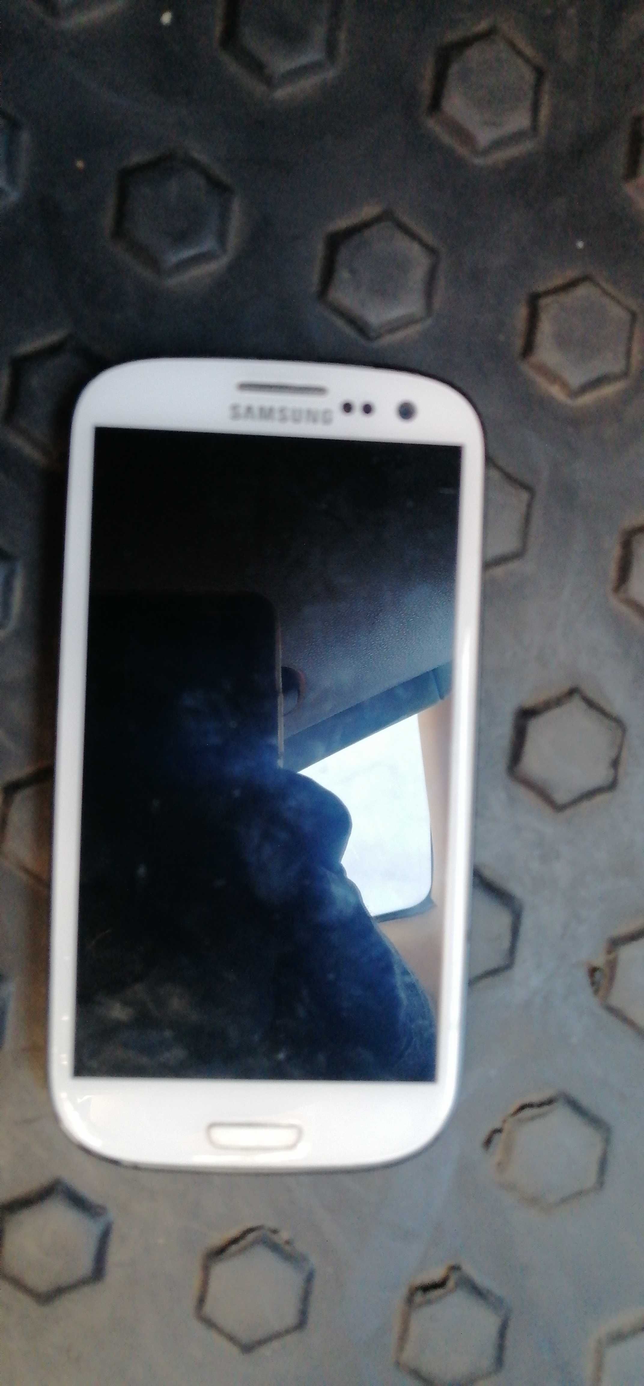 Vand 3Telefoane Samsung S3, S6 si GalaxyA40