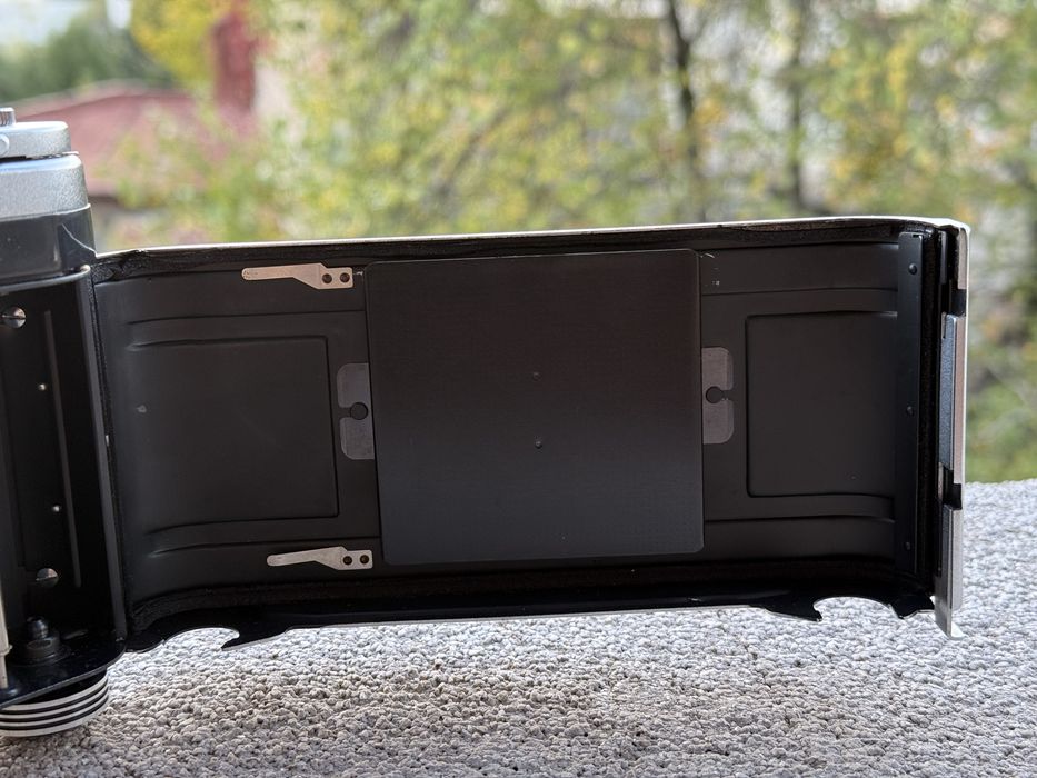 Pentacon Six + Carl Zeiss Jena 80mm f2.8 Biometar Zebra Medium Format