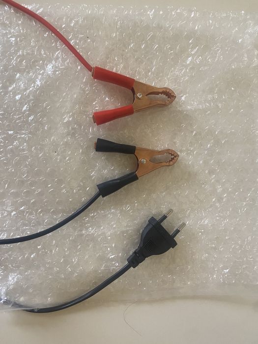 Încărcător inteligent pentru baterii auto și moto 12V/24V – Model 400A