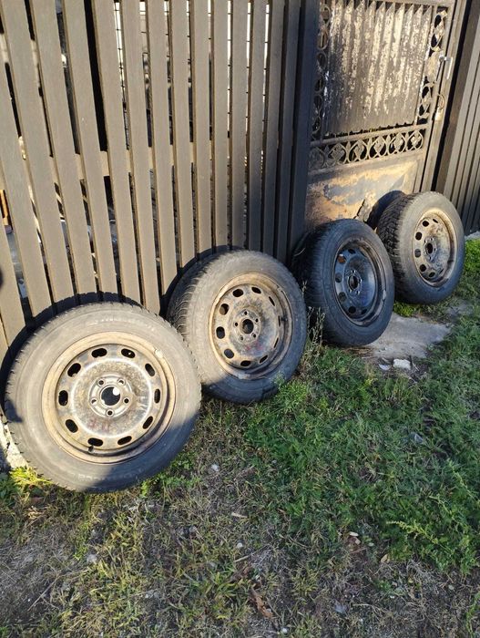 Roti auto : 4 jante cu anvelope de iarna 185/60 R14 82T