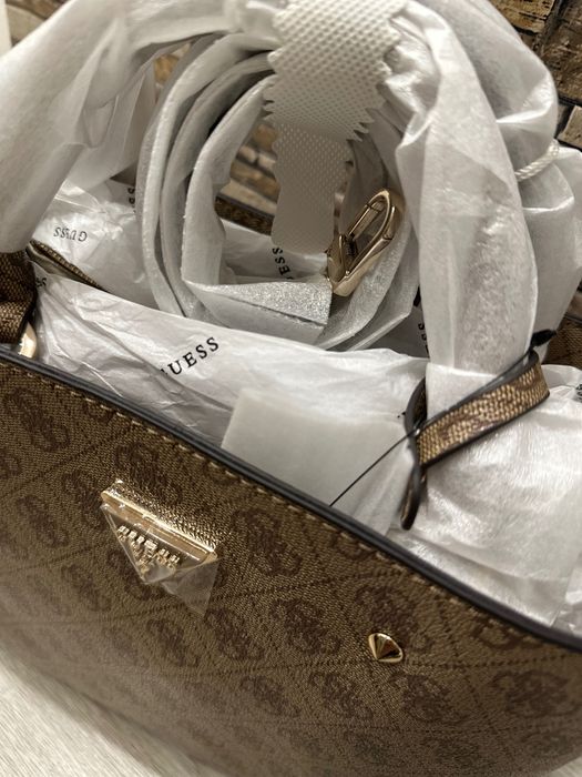 Чисто нови оригинални чанти на Guess оригинални чанти намалени