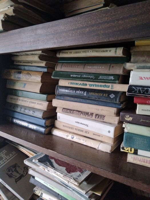 Книги разные.Техническая,художественная,детская литература.медицинские