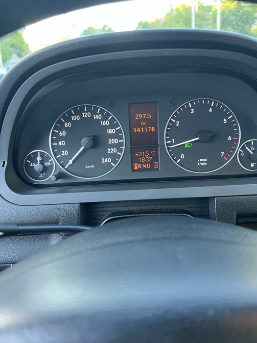 Mercedes-Benz A200 | Автоматик | Designo салон | CarPlay | 141 000 км
