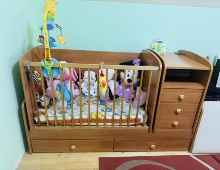 Детско легло неизползвано трансформиращо се в единично и бюро