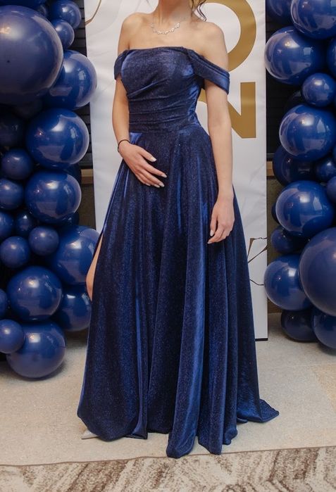 Тъмносиня бална рокля