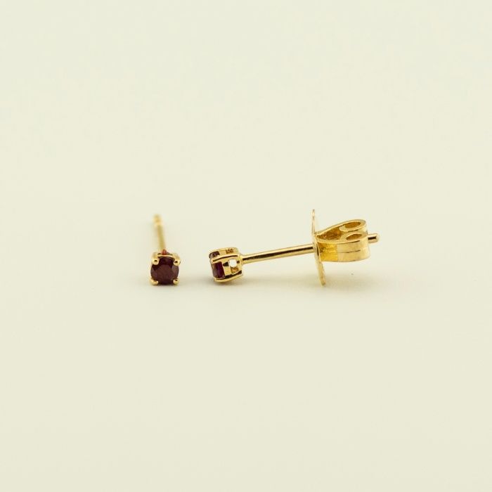 Cercei de aur galben 18k, 1,40 grame, rubine ~ 0,18 ct. cod 8544