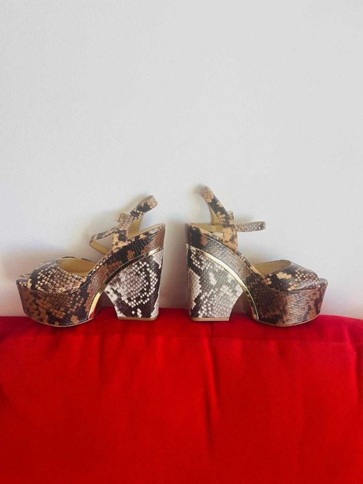 Vând sandale Michael Kors , mărimea 5 (35), foarte confortabile