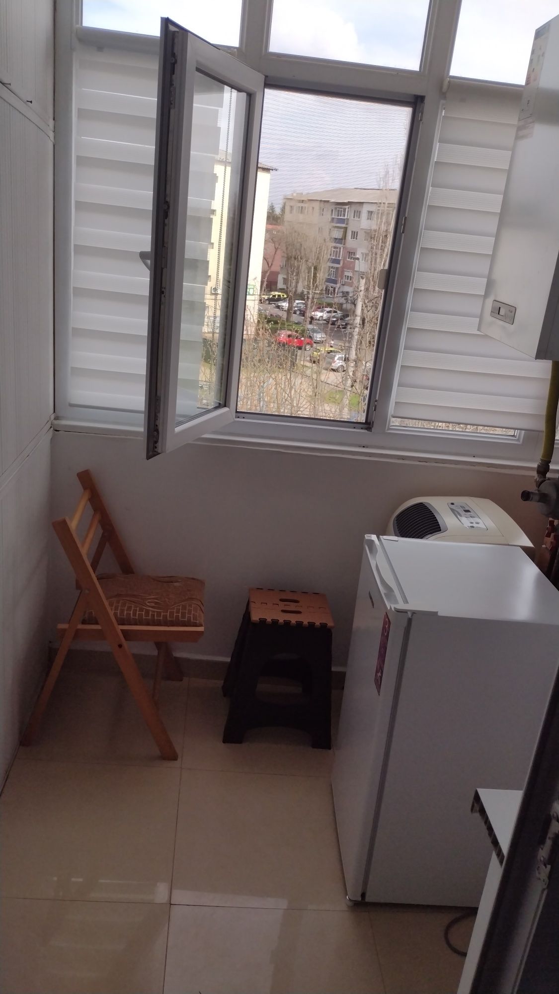 Targoviste ultracentral: vand garsonieră cu balcon inchis.