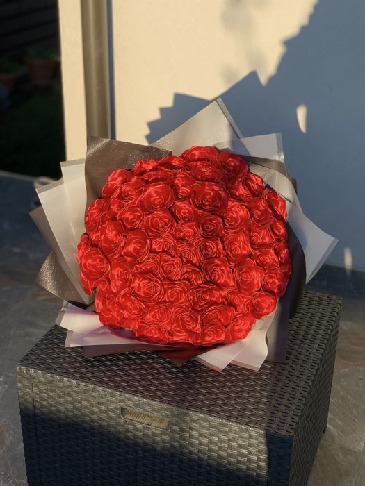 Buchet trandafiri satin