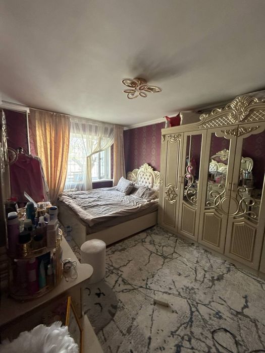 Продаёт квартира  срочна