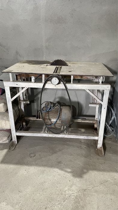 Ағаш ара сүргісімен бірге.