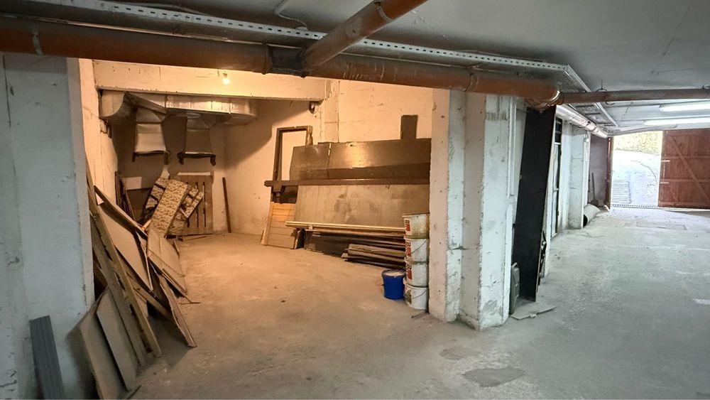 Гараж срещу кабинков лифт