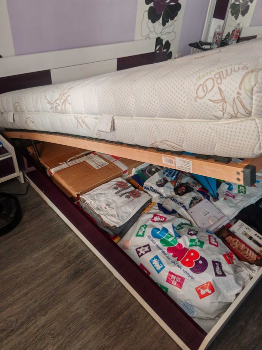 Спалня гланц+ матрак и нощни шкавчета