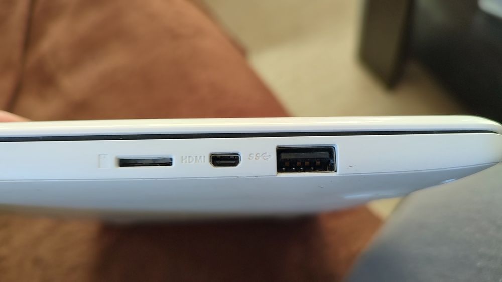 Лаптоп ASUS Vivobook E200H